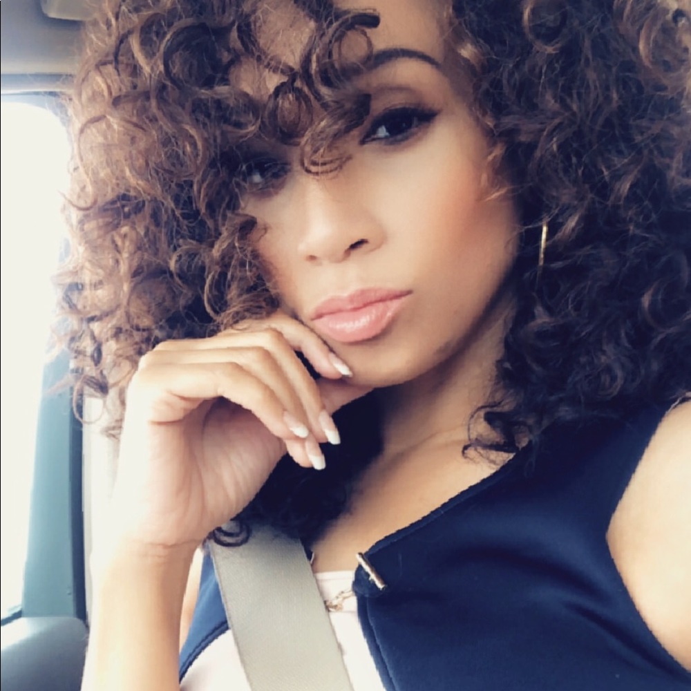 Meet your Posher, Effie